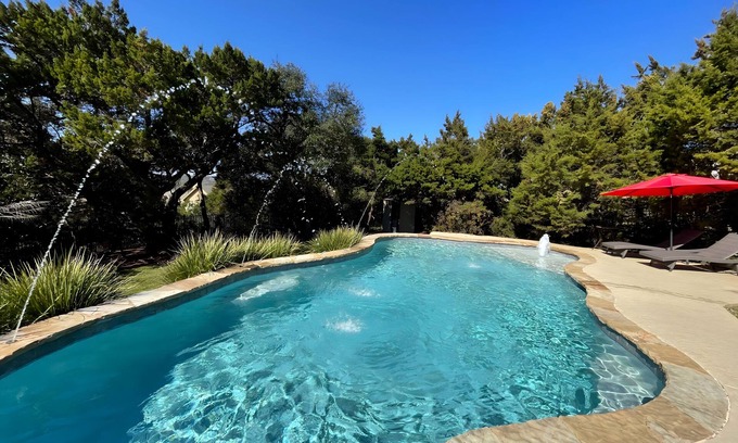 West Oak Hill House | July-Aug ‘25 Available pet-friendly family home!