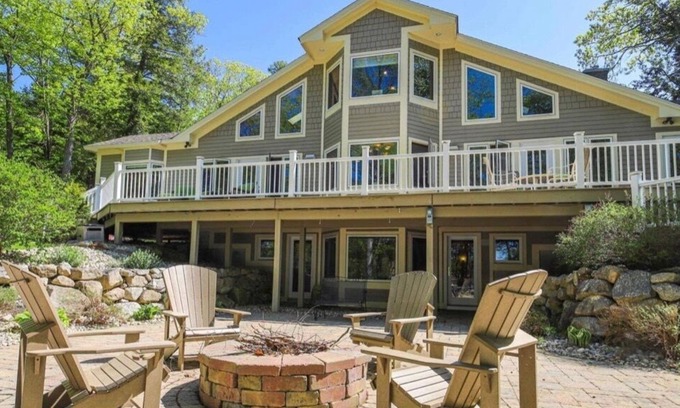 Raymond House | * JULY SPECIAL * Stunning and spacious waterfront home on Raymond Pond