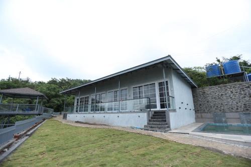 Kadadhe Resort | Jumbo Paradise 1 BHK Luxury Lake View Cottage