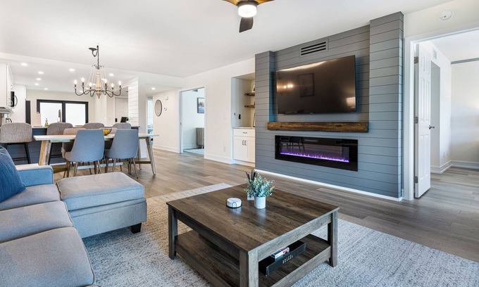Iona Condo | June 2025 available! Condo with fire place at golf course community.