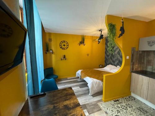 Romans-sur-Isere Apartment | JuNgLe ROOM