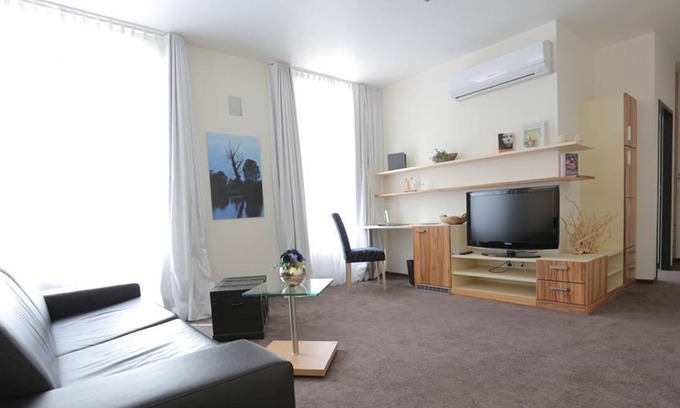 Bad Bergzabern House | Junior Suite, shower and bath, toilet, single room - Schlosshotel Bergzaberner Hof