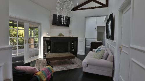 Cessnock House | Juniper Corner-Hunter Valley-A Step back in time!-7 mins to Vineyards