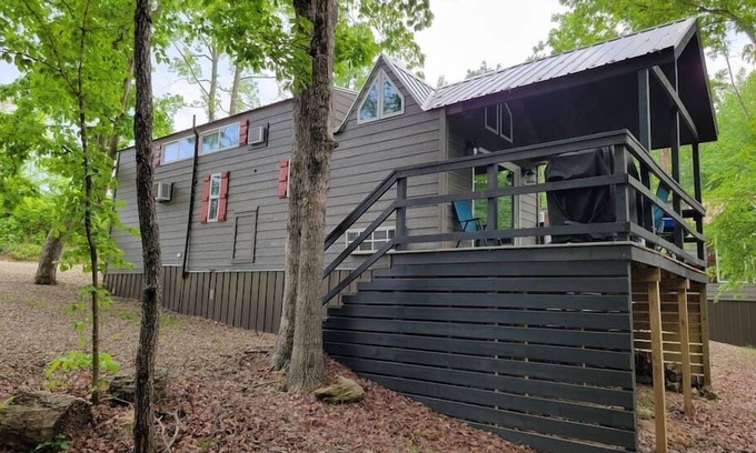 Broken Bow Cabin | Juniper: Sleep 5, Tiny Cabin, Pets, Near Park/Lake