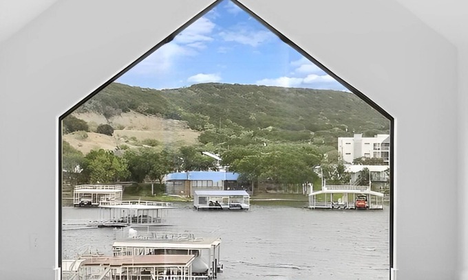 Graford House | Juniper View 🖼️ Serene Cove 🎣 🛶 🏊🏼‍♂️ Deepwater Dock For Your Boats 🚤