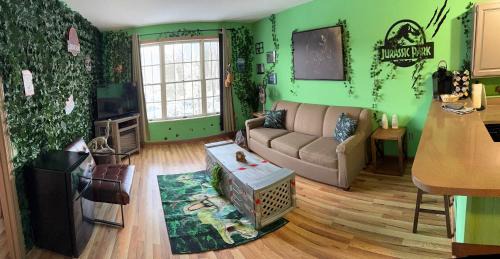 Hancock Apartment | Jurassic Dino Suite Jiminy-Must See Sleeps 4