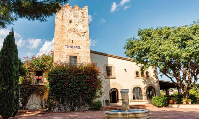 Castelldefels Villa | Just 5 minutes from the beach, 15 minutes from Barcelona, Luxury villa