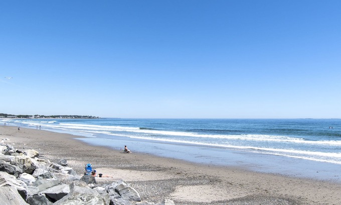 Hampton Apartment | Just a few steps to the beach.