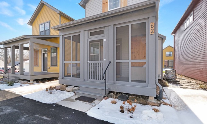 Ottawa House | Just a Little Longer 2 bed 2 bath