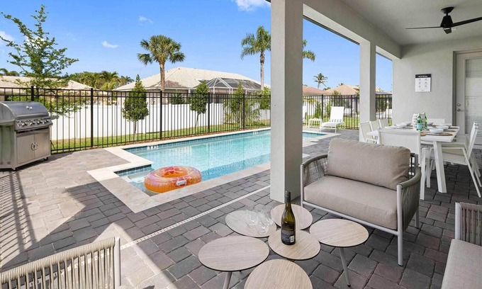 Melbourne Beach House | Just Beachy | New! 5BR Beach House with Under-the-Sea Theme Room + More