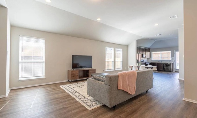 Travis County House | Just Built! Cozy & Sunny 3-Bedroom in South Austin