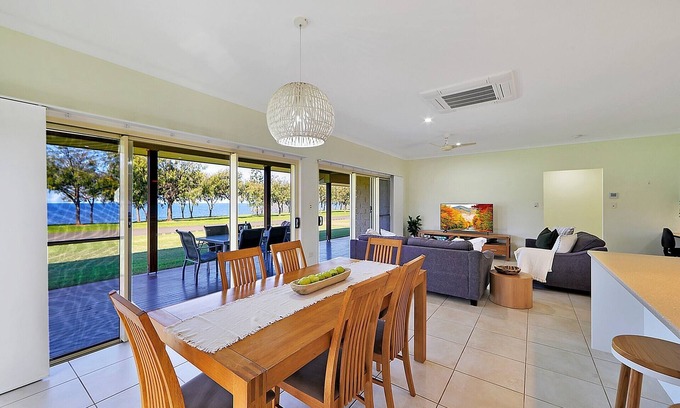 Elliott Heads House | Just come, relax and forget about the world in this oceanfront oasis