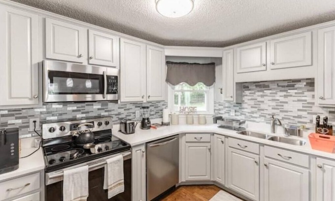 Madison House | Just Like home", all new furnishings!