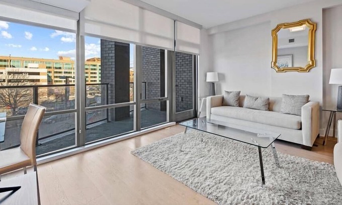 NoMa House | Just one block from Metro! Desk, Free Wi-Fi & Full Gym | Noma, DC
