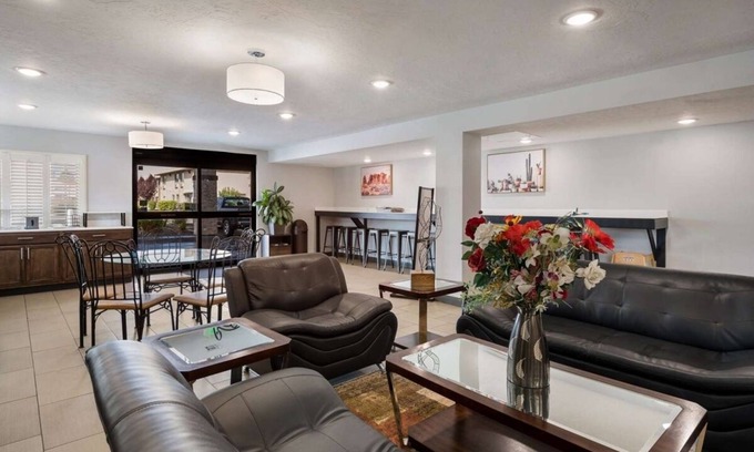 Ontario Hotel | Just What You Were Looking For! Pool, Free Breakfast & Parking, Pets Allowed