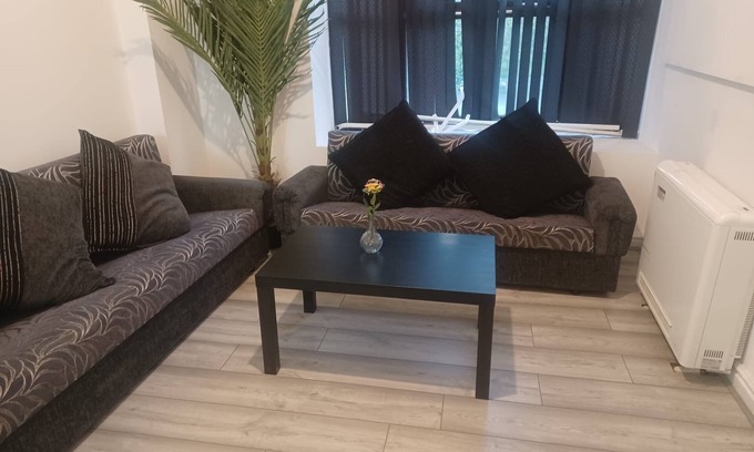 Belle Vue Apartment | K.h apartments Longsight Manchester