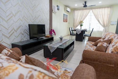 Kota Kinabalu House | K Home - Cozy 3-Storey Landed 5R4B-16 Pax- 5mins City Centre & IMAGOMALL