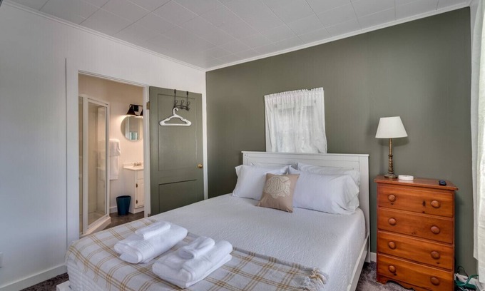 Clayton Apartment | K's Motel - Fishermans Retreat - Cottage