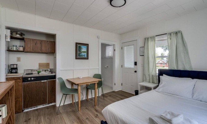 Clayton Apartment | K's Motel with Stunning St. Lawrence River Views - Room 1