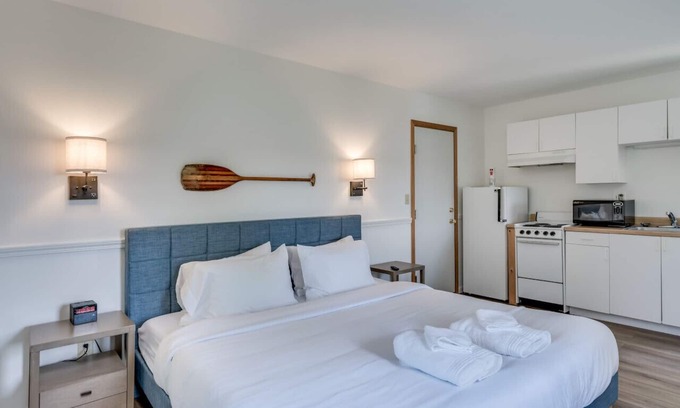 Clayton Apartment | K's Motel with Stunning St. Lawrence River Views - Room 9