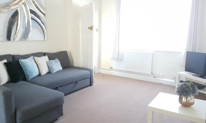Southampton House | K Suites - Alder Road - FREE Parking