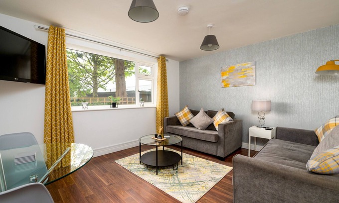Hinckley Apartment | K Suites - Cosy 2 bed Flat w/free Wi-Fi