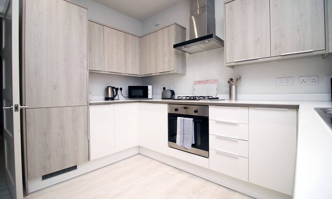 Bridgwater Apartment | K Suites - Modern 2 BR Apt with FREE Parking in Bridgwater