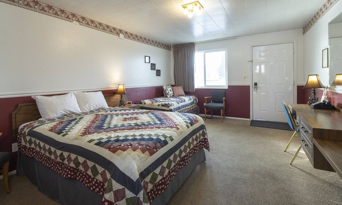 Frontier House | KABINO: Fossil Butte Motel #08 2QueenBeds A/C Mini Fridge Microwave Cable Wifi