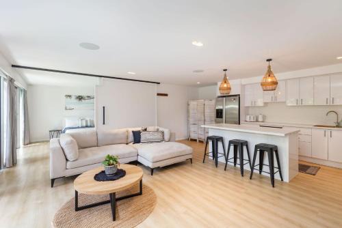 Newport House | Kahakai Gardens