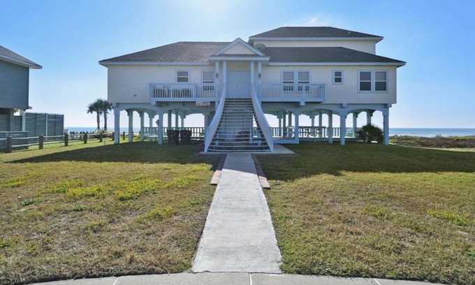 Sands Of Kahala Beach House | Kahala Beachfront home