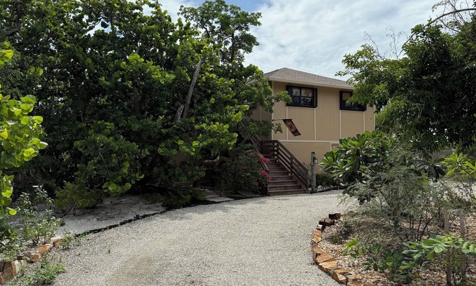 Sanibel House | "Kahiki Tiki" - 3 Bed/2 Bath Home, Private Pool, Walk/Bike to Bowman's Beach