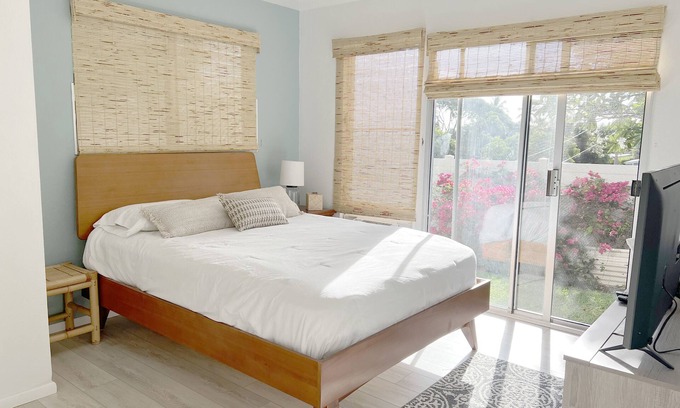 Kailua Apartment | Kailua Private Place in Paradise. Sleeps 2 to 4! Full Kitchen, AC, lanai w/BBQ