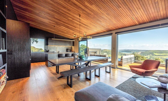 Waiheke Island House | Kaitiaki Lodge - Pool & hot tub