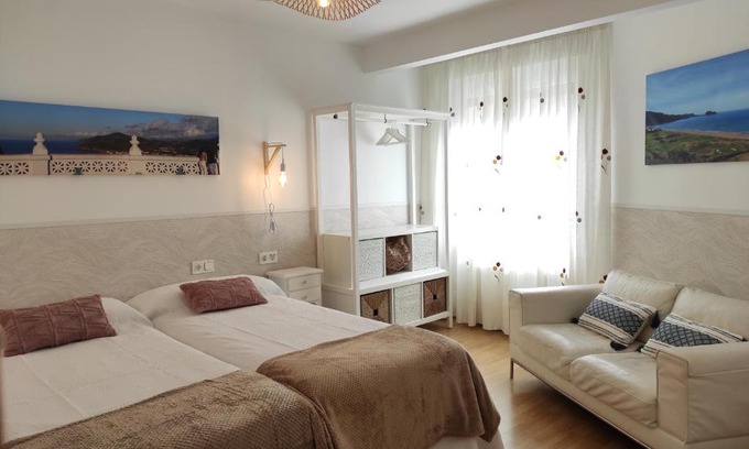 Zarautz Apartment | Kaixo Salegi Piso centro 2h-Salon-2wc-Parking-ESS02940
