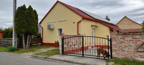 Kozarmisleny House | Kalandor szállás