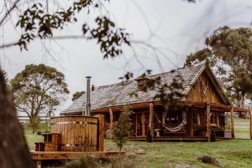 Greenlands House | Kallarroo Farmstay in Snowy Mountains