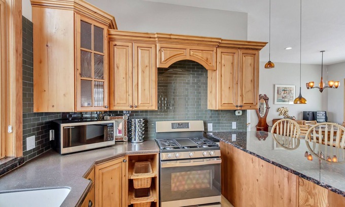 Kamas House | Kamas 4B/4b Mountain Luxury Gateway to Uintas Basecamp for Mountain Fun!