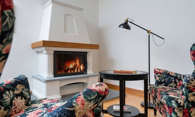 Vitzdorf Apartment | "Kaminzimmer", vacation apartment in the manor house, WLAN free, 72sqm, 2-(4) pers.