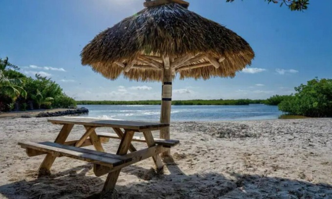 Key Largo Cottage | Kampground Escape w/Kayaks, Heated Pool & Marina!