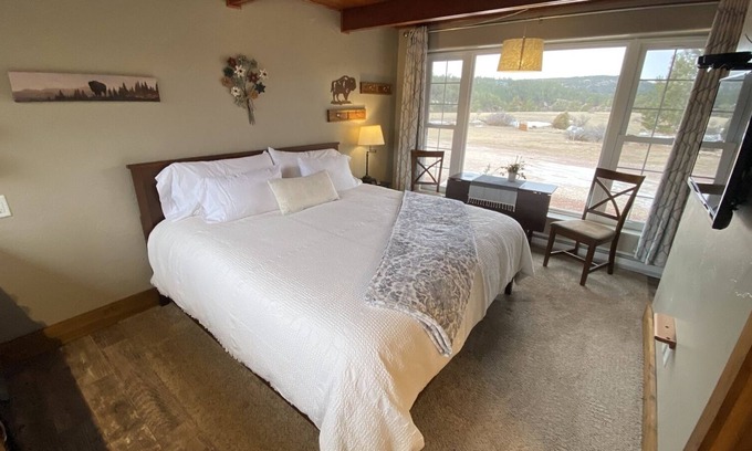 Hot Springs Cabin | Kamryn`s Kottage on a cozy quiet Mesa