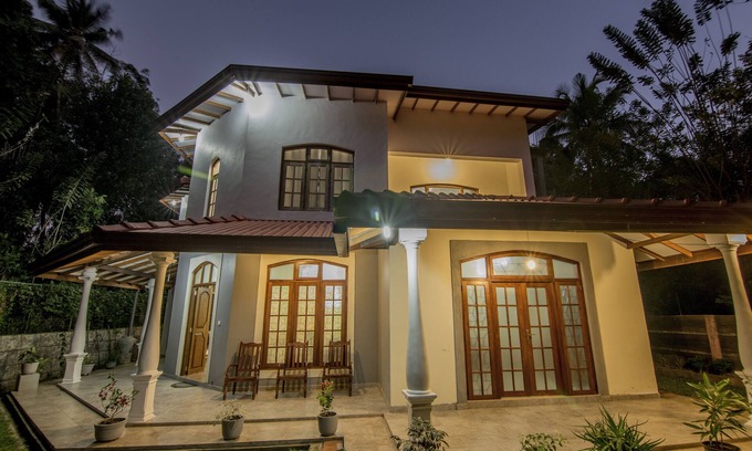 Tennekumbura House | Kandy Eco Paradise