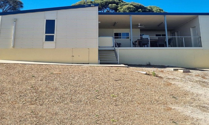 Lake Wangary House | Kangaroo Hollow - Comfortable, Spacious and Affordable