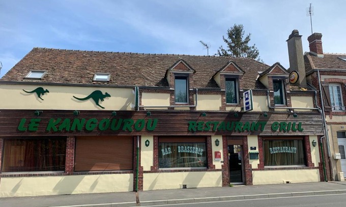 Thivars Hotel | Kangourou a moustache