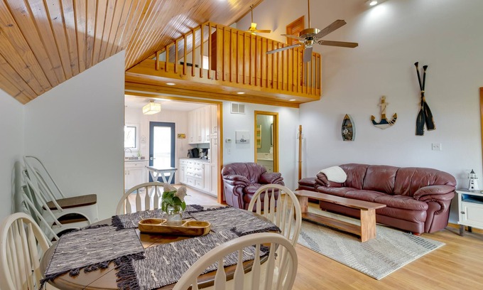 Anthony Cabin | Kansas Vacation Rental w/ Boat Dock & Lake Access