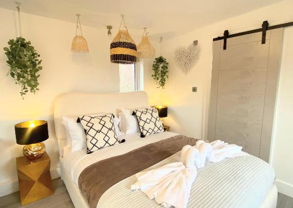 Blairgowrie Ski Chalet | Kaoglen - Bali Pod - Hot Tub -Cairngorms - Pitlochry