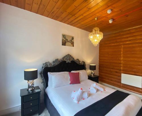 Blairgowrie Cabin | Kaoglen Warren - Pet friendly - Hot Tub - Cairngorms