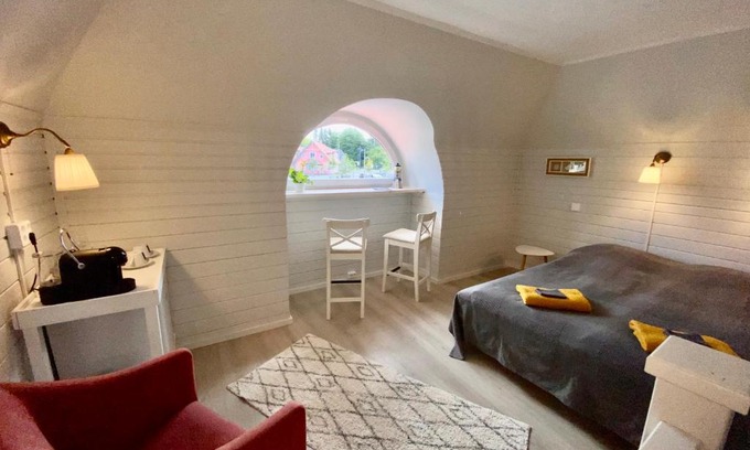 Kardla Apartment | Kapteni tuba - Captains room - Central Square in Kärdla