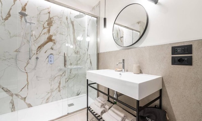 Cagliari Apartment | Karalin Sonnino Quadruple Suite with Balcony