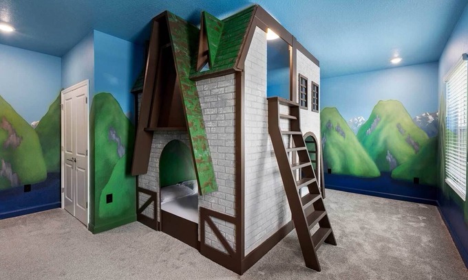 Melbourne Beach House | Karaoke Cove | Music Rm, PVT Pool, Fab LR/DR, Storybook Theme BR, Steps to Beach