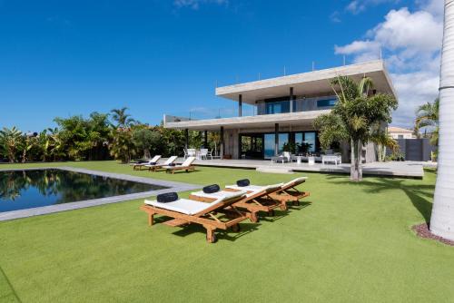Adeje Villa | KARAT Villa Atelier de la Vega